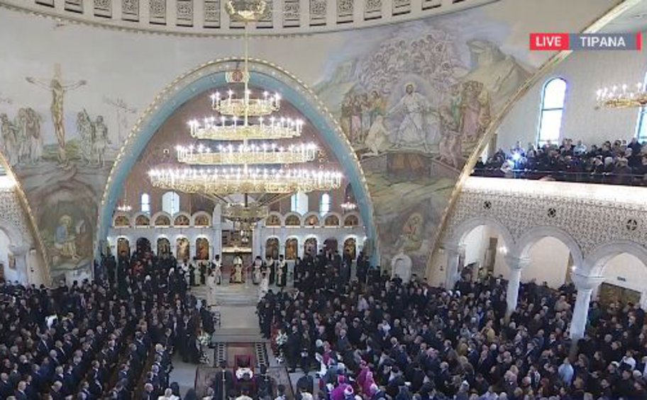 Τίρανα - LIVE: Η εξόδιος ακολουθία για τον μακαριστό Αρχιεπίσκοπο Αναστάσιο