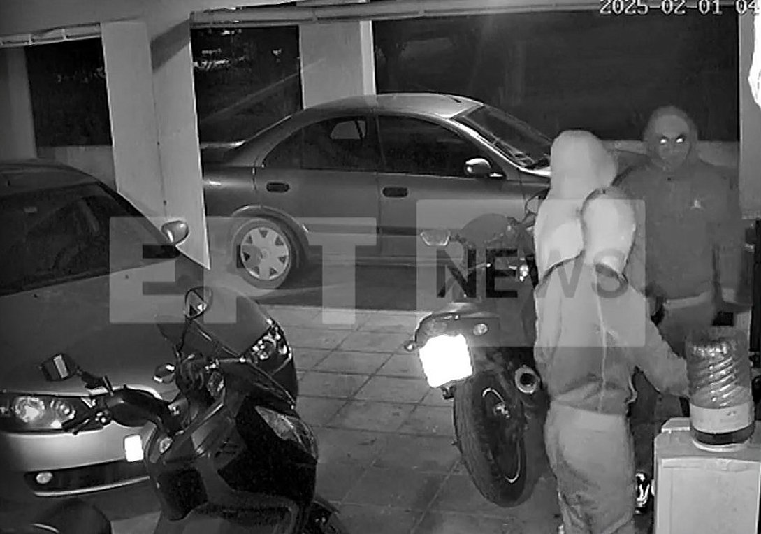 Διαρρήκτες άρπαξαν εργαλεία από αποθήκη στη Θεσσαλονίκη – Καρέ–καρέ η δράση τους