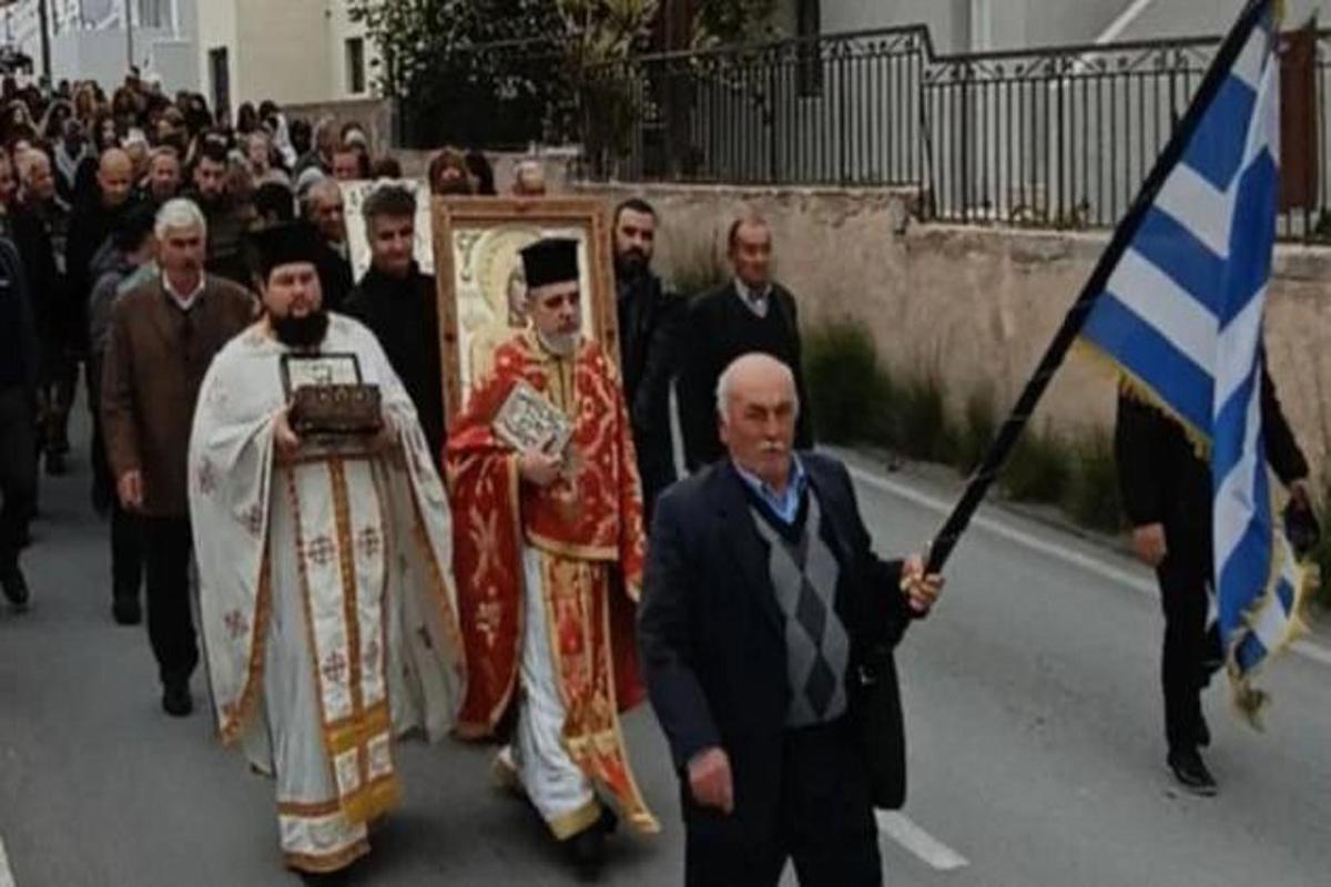 Σαντορίνη: Θρησκευτική λιτανεία για να σταματήσουν οι σεισμοί – ΕΙΚΟΝΕΣ & ΒΙΝΤΕΟ