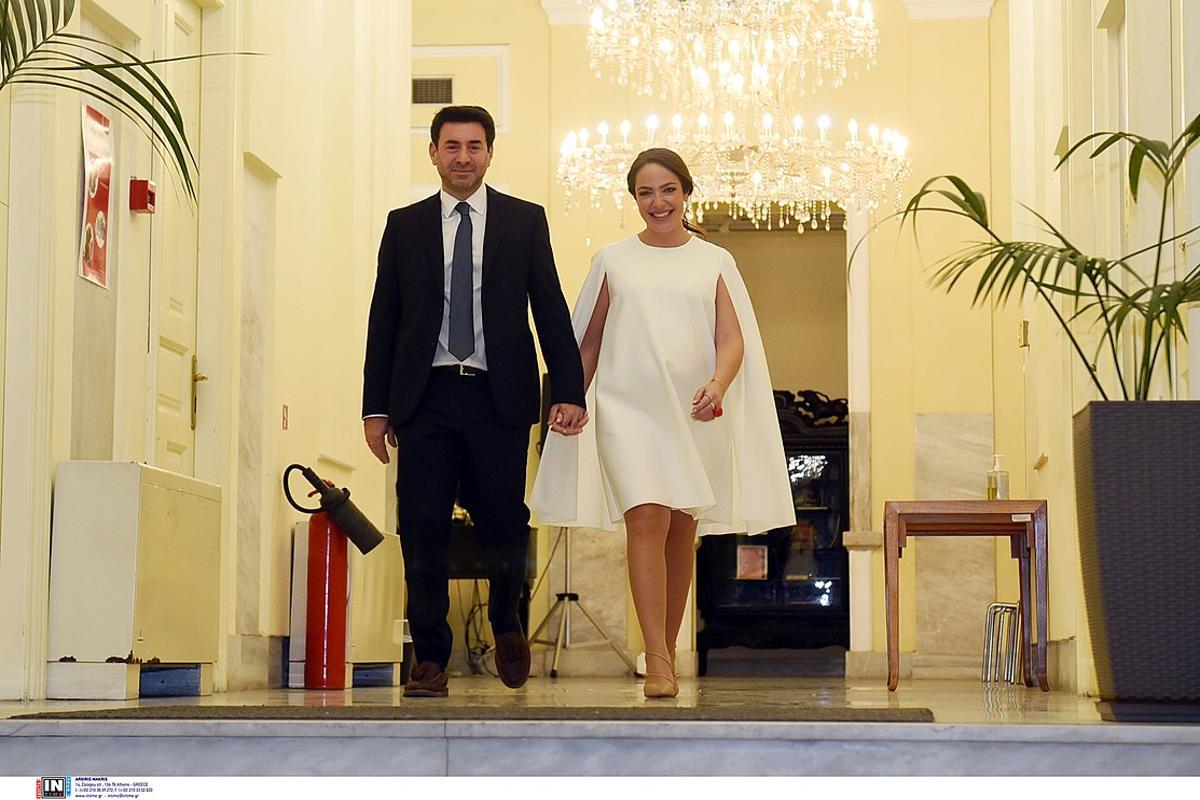 Δόμνα Μιχαηλίδου και Λεωνίδας Μαντωνάκης παντρεύτηκαν με πολιτικό γάμο – Φωτογραφίες